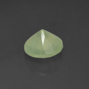 1.93カラットの天然グリーンプレナイト（7.98 mm・透明）