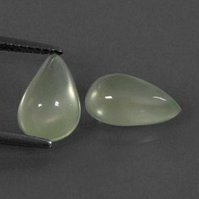 カラットの天然グリーンプレナイト（10.6×6.8 mm・洋梨の形）