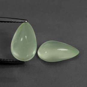 カラットの天然グリーンプレナイト（11.1×7.1 mm・洋梨の形）