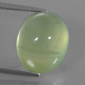 13.26カラットの天然グリーンプレナイト（14.5×12 mm・透明）