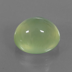 8.51カラットの天然グリーンプレナイト（12.7×11.1 mm・透明）