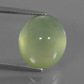 8.51カラットの天然グリーンプレナイト（12.7×11.1 mm・透明）