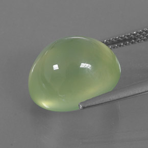 8.51カラットの天然グリーンプレナイト（12.7×11.1 mm・透明）