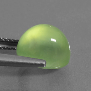 4.27カラットの天然グリーンプレナイト（9.6×7.6 mm・オーバルカット）