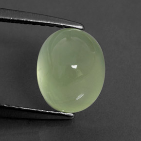 2.11カラットの天然グリーンプレナイト（8.3×6.8 mm・透明）