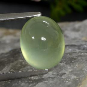3.45カラットの天然Lime Green プレナイト（9.3×7.7 mm・オーバルカット）