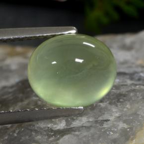 3.45カラットの天然Lime Green プレナイト（9.3×7.7 mm・オーバルカット）