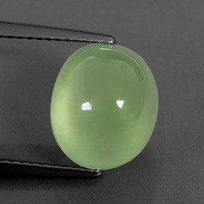 6.65カラットの天然グリーンプレナイト（11×9.5 mm・透明）