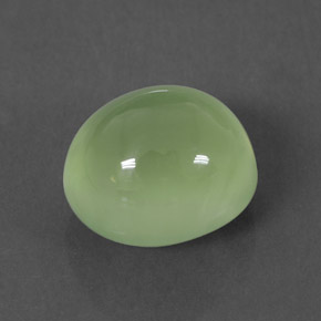 6.65カラットの天然グリーンプレナイト（11×9.5 mm・透明）