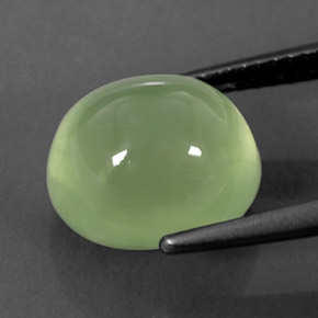 6.65カラットの天然グリーンプレナイト（11×9.5 mm・透明）