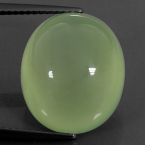 17.09カラットの天然グリーンプレナイト（16.4×14 mm・透明）