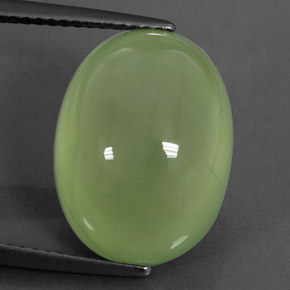 12.22カラットの天然グリーンプレナイト（16×11.9 mm・透明）