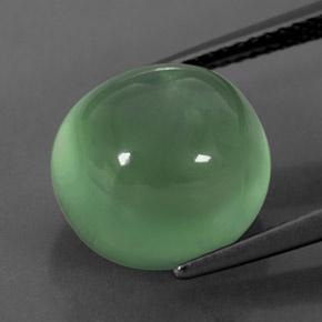 10.30カラットの天然グリーンプレナイト（12×11.3 mm・透明）