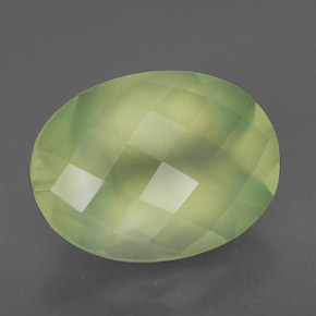 9.60カラットの天然グリーンプレナイト（16×12 mm・透明）
