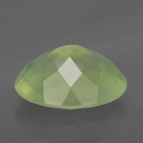 9.60カラットの天然グリーンプレナイト（16×12 mm・透明）