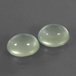 カラットの天然グリーンプレナイト（8.9×7.1 mm・透明）