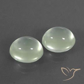 4.40カラットの天然緑がかった白プレナイト（8.5×7.3 mm・透明）