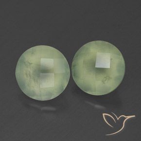 3.90カラットの天然Light Green プレナイト（7.86 mm・透明）