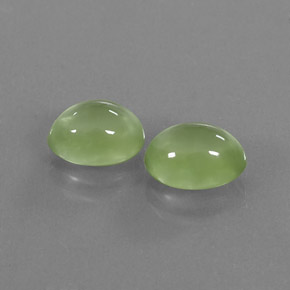 カラットの天然グリーンプレナイト（8.1×6 mm・透明）