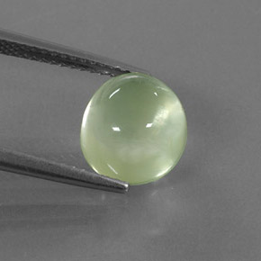 4.13カラットの天然グリーンプレナイト（9.8×8.8 mm・透明）