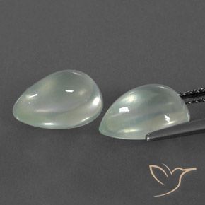 Shop natural 6.60ct 非常に薄い緑 プレナイト gems, 洋梨の形, from 南アフリカ at GemSelect. In stock, global shipping!