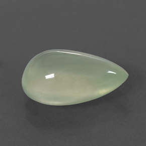 3.38カラットの天然グリーンプレナイト（12.6×8.2 mm・透明）