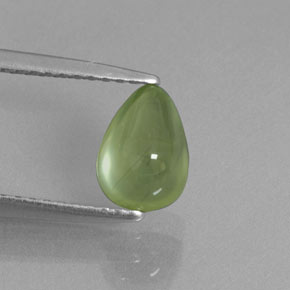 1.31カラットの天然グリーンプレナイト（7.5×5.5 mm・透明）