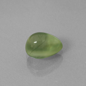 1.31カラットの天然グリーンプレナイト（7.5×5.5 mm・透明）