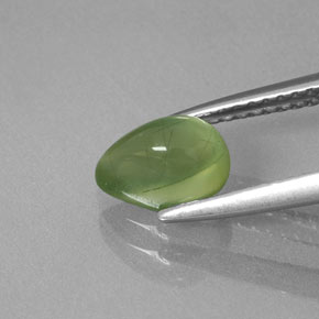 1.31カラットの天然グリーンプレナイト（7.5×5.5 mm・透明）