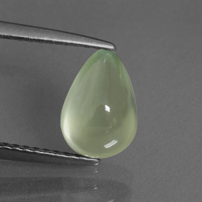 1.81カラットの天然グリーンプレナイト（9.1×6.4 mm・透明）