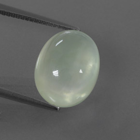 8.89カラットの天然グリーンプレナイト（14×11 mm・透明）