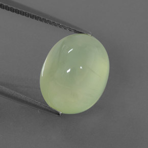 8.99カラットの天然グリーンプレナイト（13.6×10.7 mm・透明）