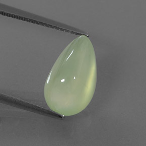 5.93カラットの天然グリーンプレナイト（13.7×8.1 mm・透明）