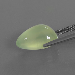 5.93カラットの天然グリーンプレナイト（13.7×8.1 mm・透明）