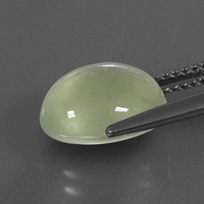 4.97カラットの天然Pale Pear Green プレナイト（11×9.4 mm・透明）