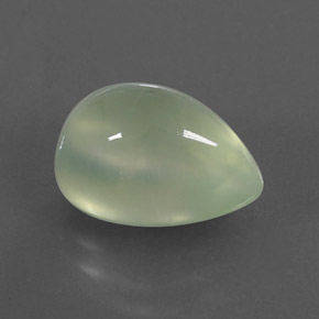 4.75カラットの天然グリーンプレナイト（11.8×8.1 mm・透明）