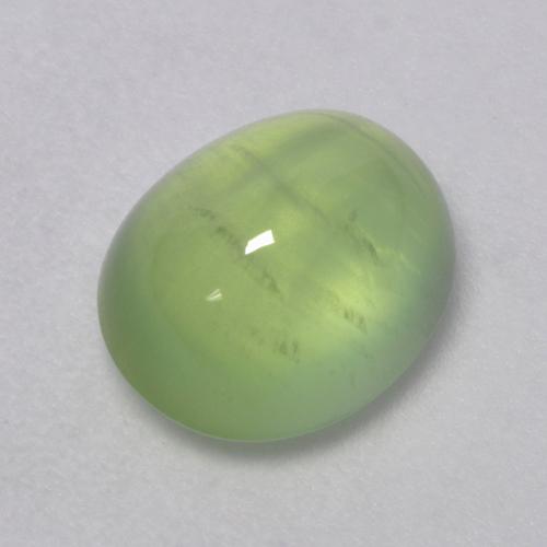 3.11カラットの天然ライムグリーンプレナイト（9.2×7.7 mm・オーバルカット）