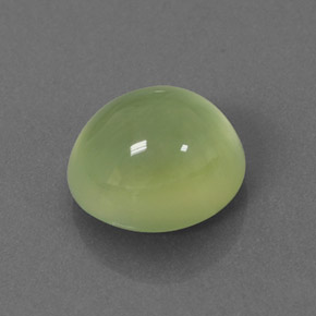 2.28カラットの天然グリーンプレナイト（8.1×7.2 mm・透明）