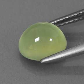 2.28カラットの天然グリーンプレナイト（8.1×7.2 mm・透明）