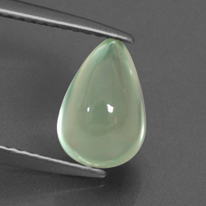 2.35カラットの天然グリーンプレナイト（9.1×6.2 mm・透明）