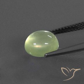 3.21カラットの天然Lime Green プレナイト、楕円形、透明/半透明