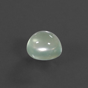 3.58カラットの天然グリーンプレナイト（8.9×7.8 mm・透明）