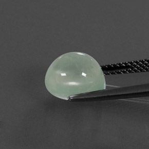 3.58カラットの天然グリーンプレナイト（8.9×7.8 mm・透明）