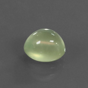 2.48カラットの天然グリーンプレナイト（8.4×7.3 mm・透明）