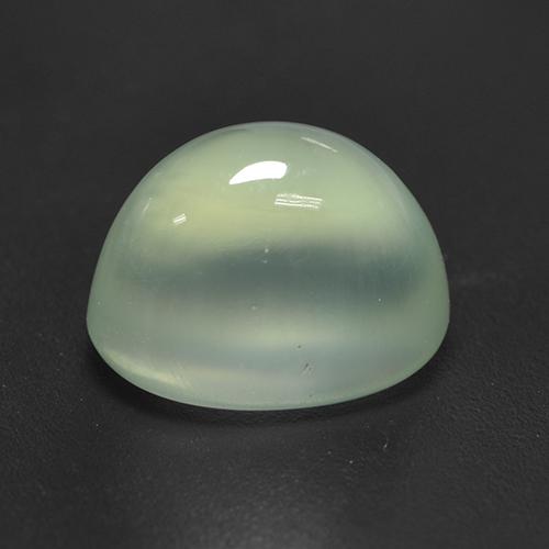 2.70カラットの天然Medium Green プレナイト（8.7×6.5 mm・オーバルカット）