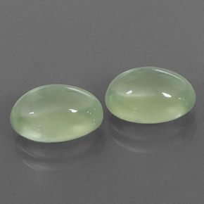カラットの天然グリーンプレナイト（9.8×6.6 mm・透明）