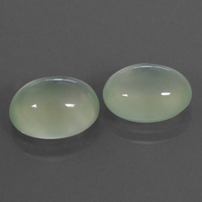 カラットの天然グリーンプレナイト（10.8×8.2 mm・透明）