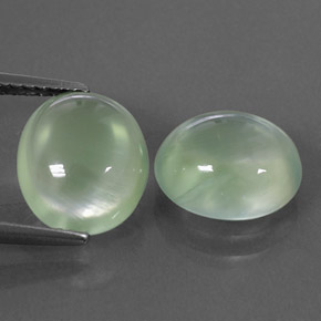 カラットの天然グリーンプレナイト（10×8.8 mm・透明）