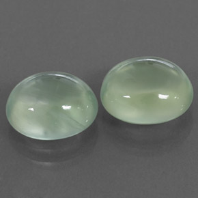 カラットの天然グリーンプレナイト（10×8.8 mm・透明）