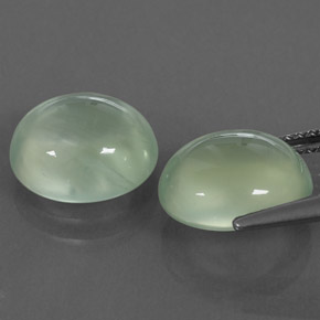 カラットの天然グリーンプレナイト（10×8.8 mm・透明）